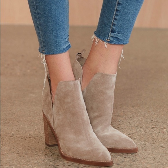 Good American Good Legs Crop Jean - Picture 7 of 10